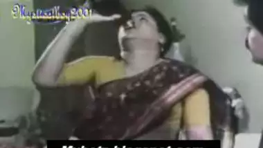 Indian video Kannada Masala Movie Chubby Aunty Drinking