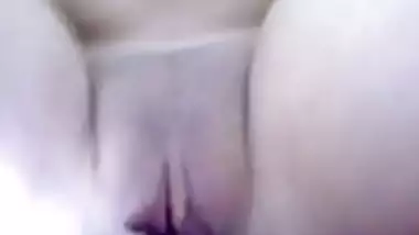 Northindian Girl got fingering and fucking by her BF