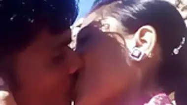 Kanada Vellege Sex Movie - Indian video Indian Village Girl Kissing Kannada