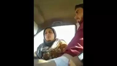 380px x 214px - Indian video Indian Muslim Aunty Having Fun In Car