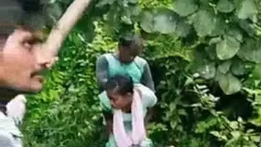Piuor Indian Villege Sex - Indian video Poor Village Girl Fucked By A Gang In The Forest