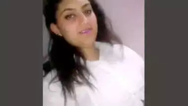 Cute bhabhi undresing and showing all