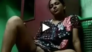 Tamil wife masturbating pussy in the kitchen selfie video