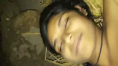 Desi village teen girl fucked by neighbor guy on bed of hay