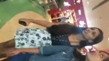 Indian Mall Upskirt - Indian video Mumbai Girls Upskirt Video