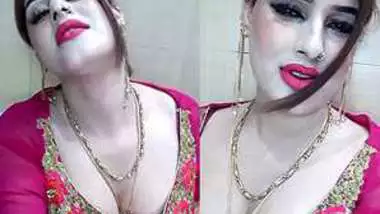 Indian video Rubeena Khan Cleveage Show