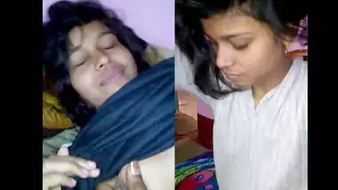 Cute desi girl showing her assets to bf