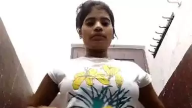 Desi girl showing