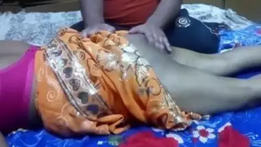 Maa Betikichodai - Indian video Ghar Ke Naukar Se Maa Beti Dono Chud Gaiy