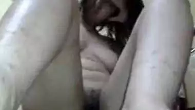 Naughty Desi bitch spreads hairy XXX orifice in webcam video