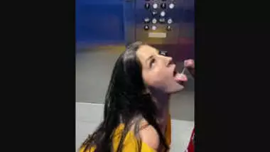 Indian video Hot Nri Babe Sucking Dick In Lift Until Cum