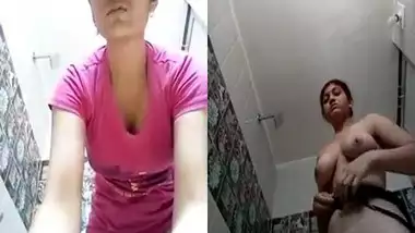 Cute Desi girl shows her nude pussy