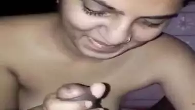 Beautiful Desi Bhabhi blowjob sex MMS