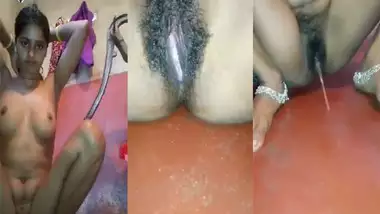 Dehati Bhabhi pissing selfie MMS video