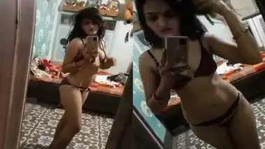 Cute Bhabhi makes her own sexy video