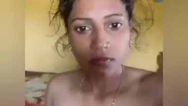 Sexy Village Girl Shows her Boobs and Pussy