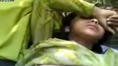 Indian video A Punjabi Lady Gets Fuck Outdoor On The Farm