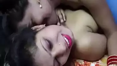 One of the best lesbian Tamil aunty sex videos