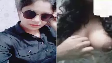 Bengali girl boob show on video call viral clip