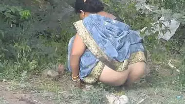 Indian desi openly pissing