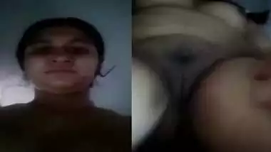Chubby bhabhi pink pussy showing viral video making